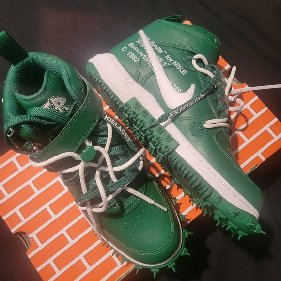 Off-White Green and White Low-Top Sneakers - Picture 9 of 11